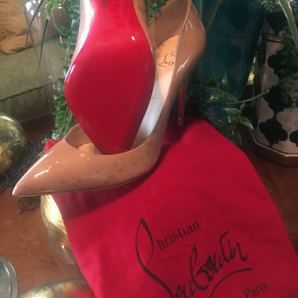 Authentic Christian Louboutin

Pump Pigalle Nude